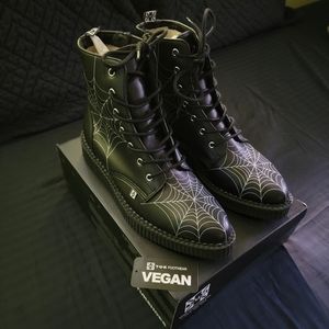 Black TUKskin™ 7-Eye Spiderweb Glow Boot